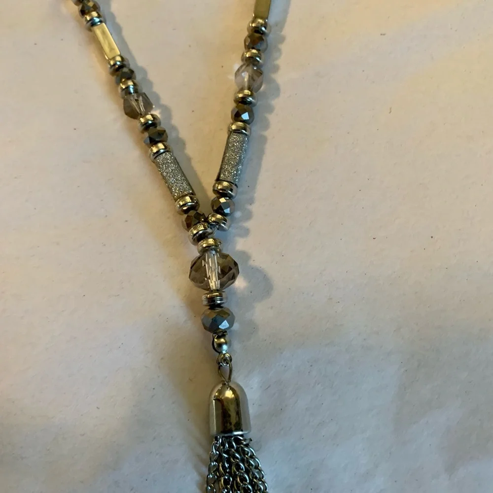 STUNNING SILVER BEADED NECKLACE W/EARRINGS❤️